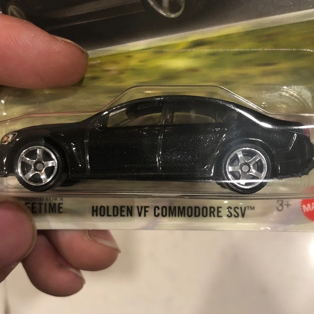 Mattel Matchbox Black Holden VF Commodore SSV